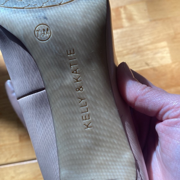 Heels - Picture 3 of 3